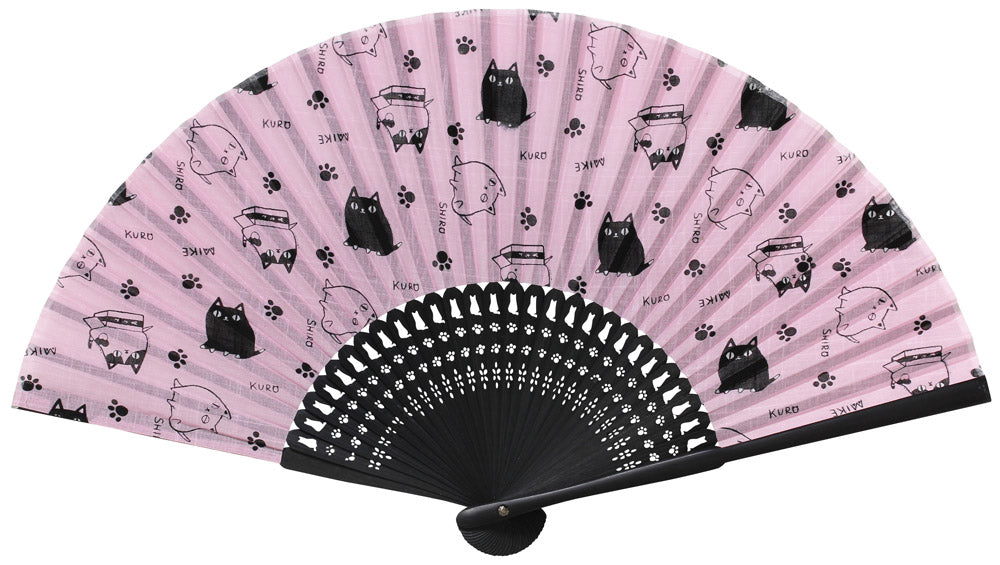 Sensu (a folding fan) three cats